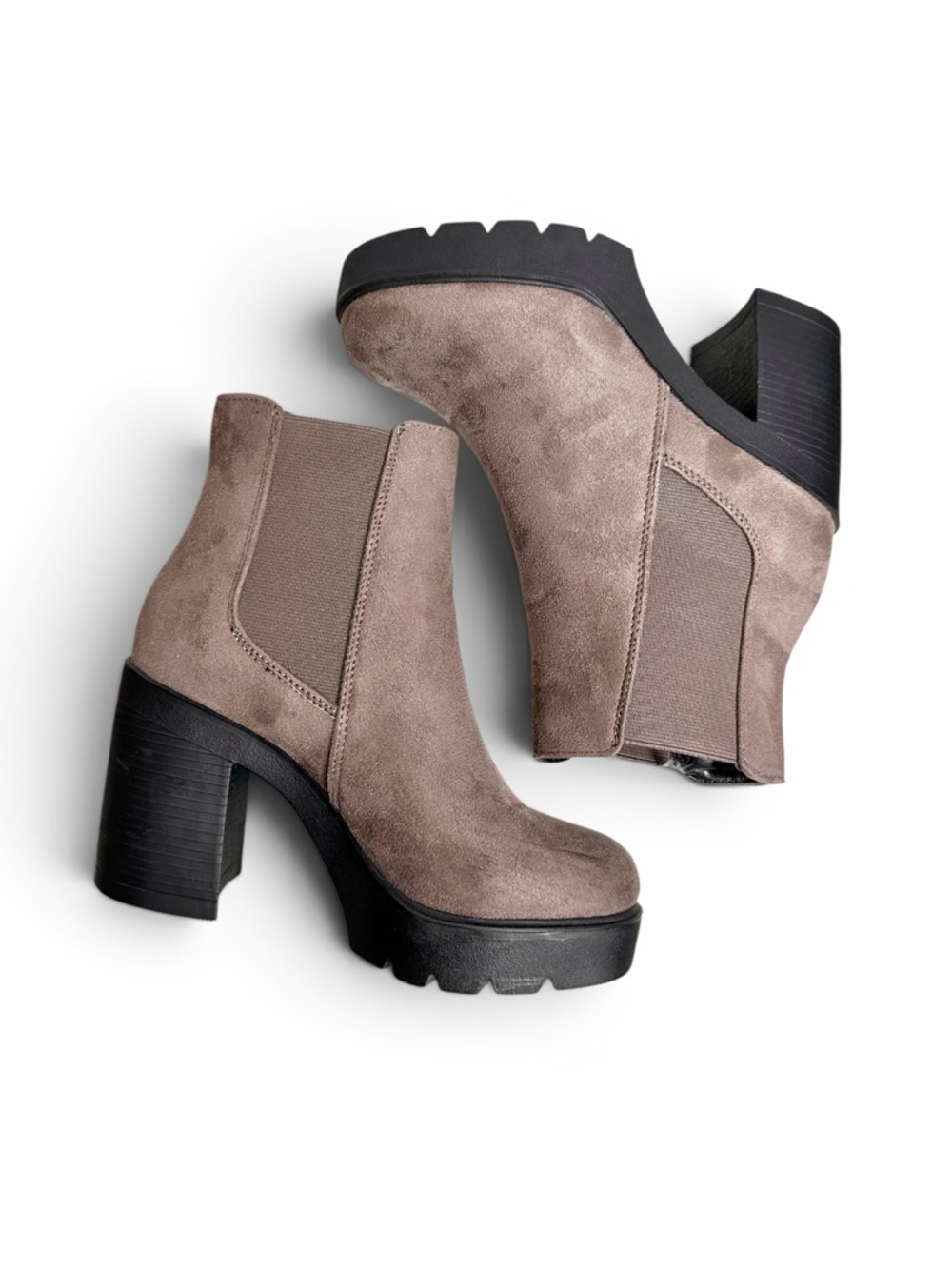 🩶Soda Editor Lug Sole Faux Suede High Heel Ankle Boot NWOT Size 7